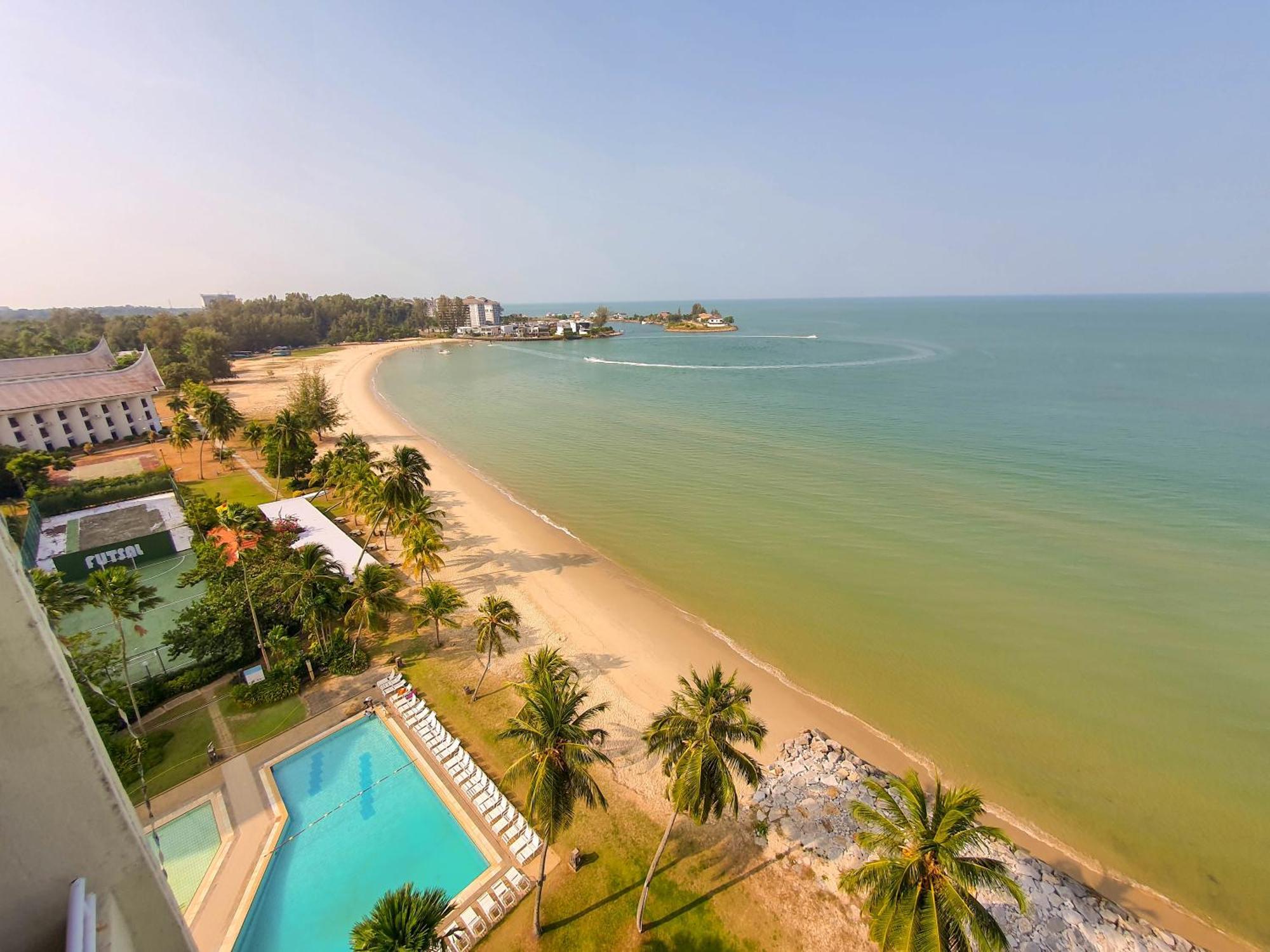 'Newly Refurbished' 'Sunny Seaview' At Regency With 2 Carpark By Shine Stay Port Dickson Exterior photo